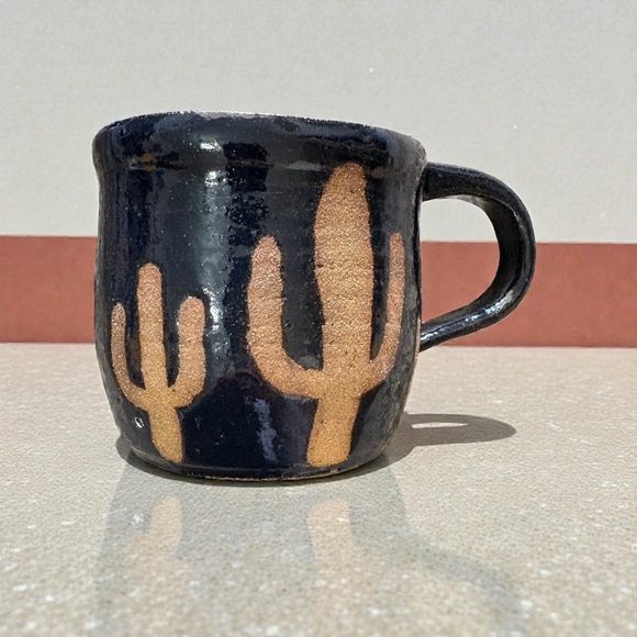 Vintage Cactus Mugs Studio Pottery Signed GEM 1975 Set Of 2 Black and Cream - Picture 3 of 15